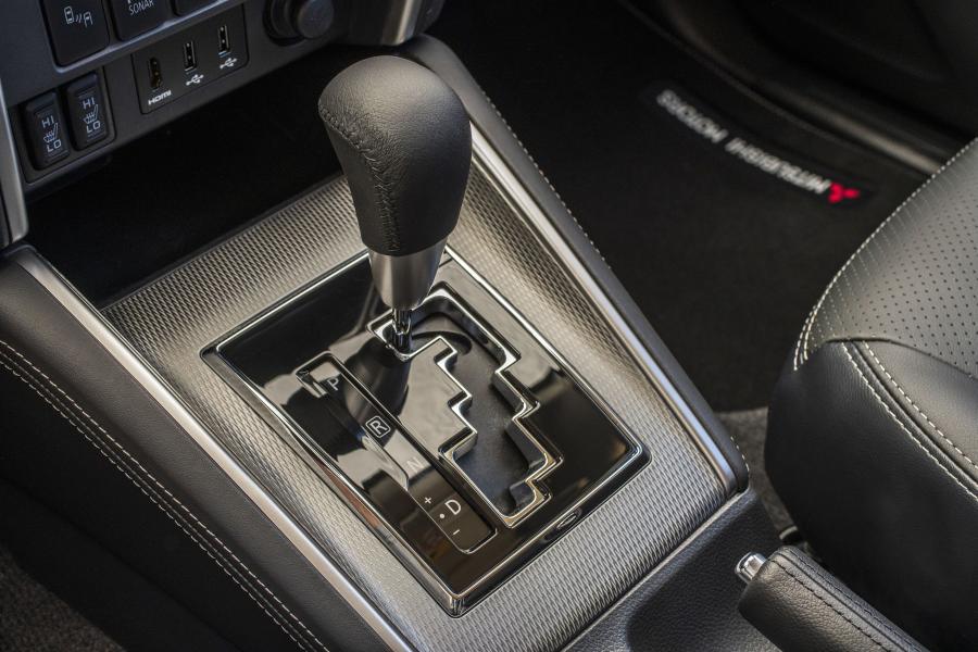 Детали интерьера Mitsubishi L200 Double Cab 2019 года  (WW) (фото 39 из 42)